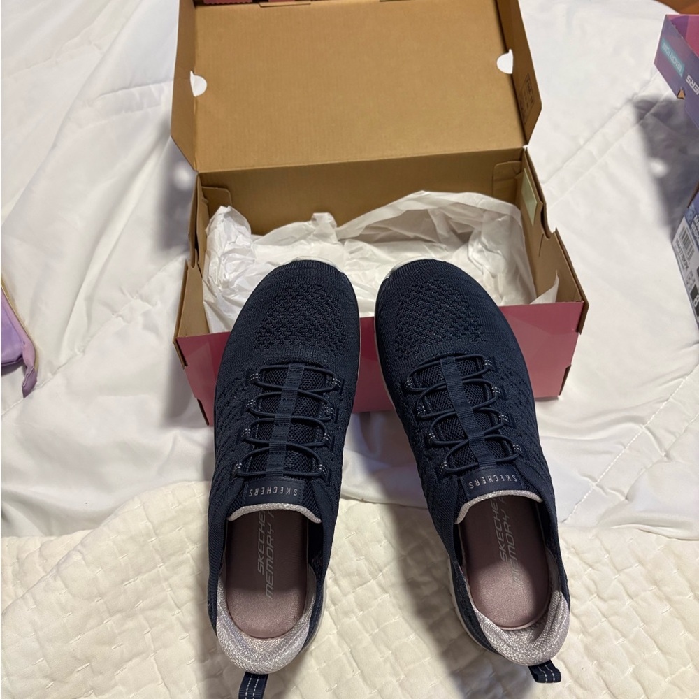 NWT Skechers Navy Show Runner Slip On Sneakers